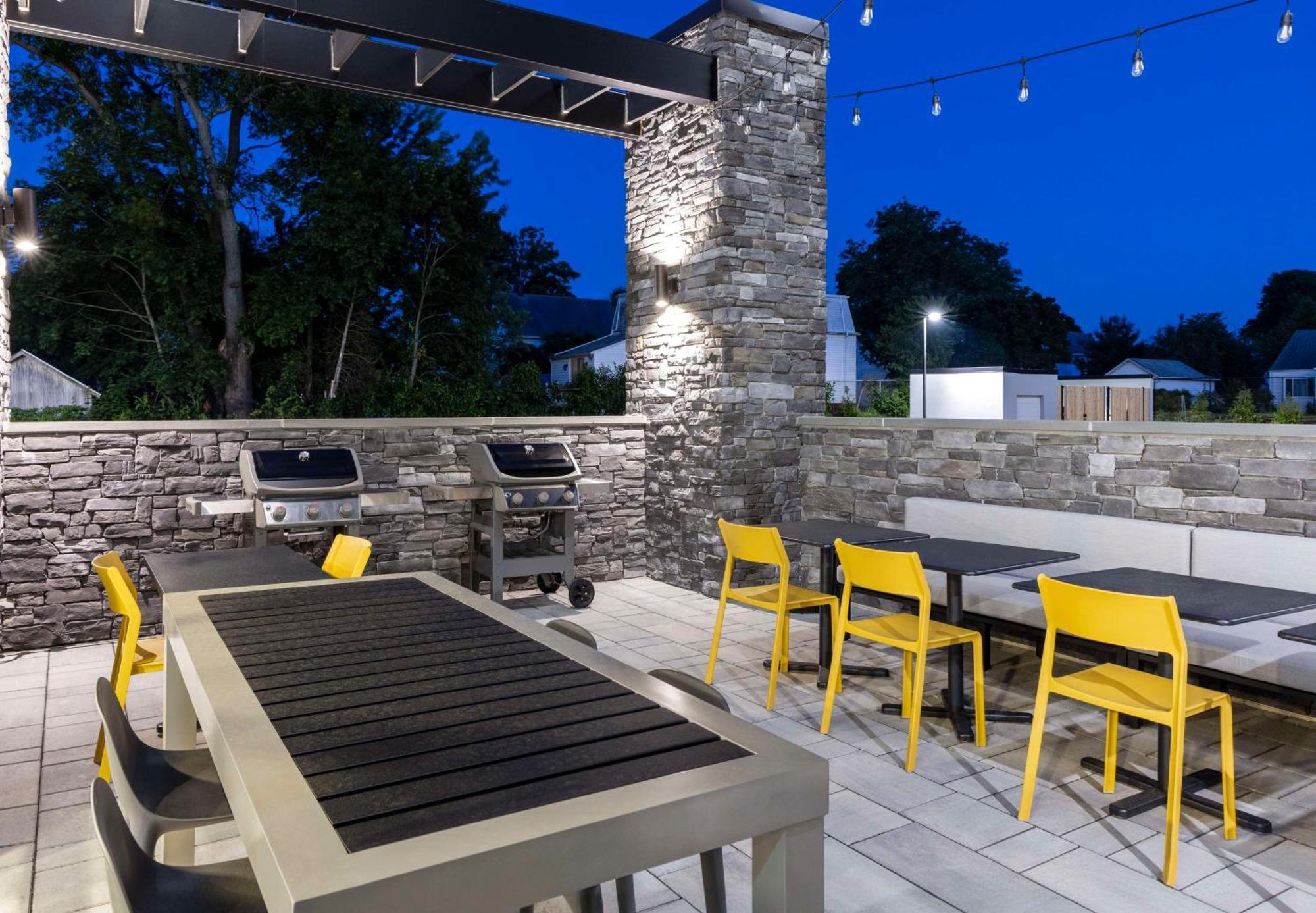 Home2 Suites By Hilton East Haven New Haven Экстерьер фото